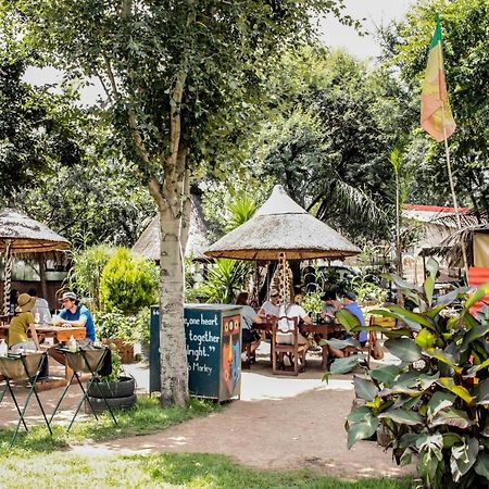 Lebo'S Soweto Backpackers Pansiyon Dış mekan fotoğraf