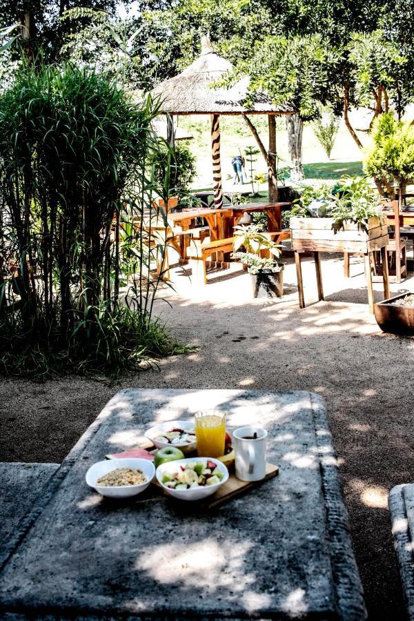 Lebo'S Soweto Backpackers Pansiyon Dış mekan fotoğraf