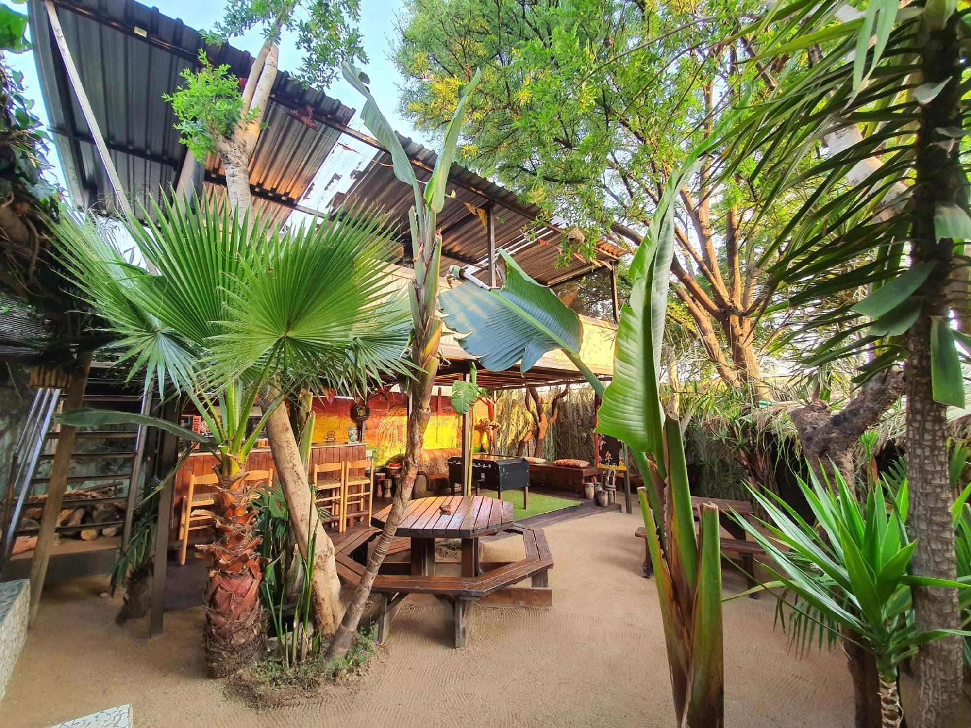 Lebo'S Soweto Backpackers Pansiyon Dış mekan fotoğraf
