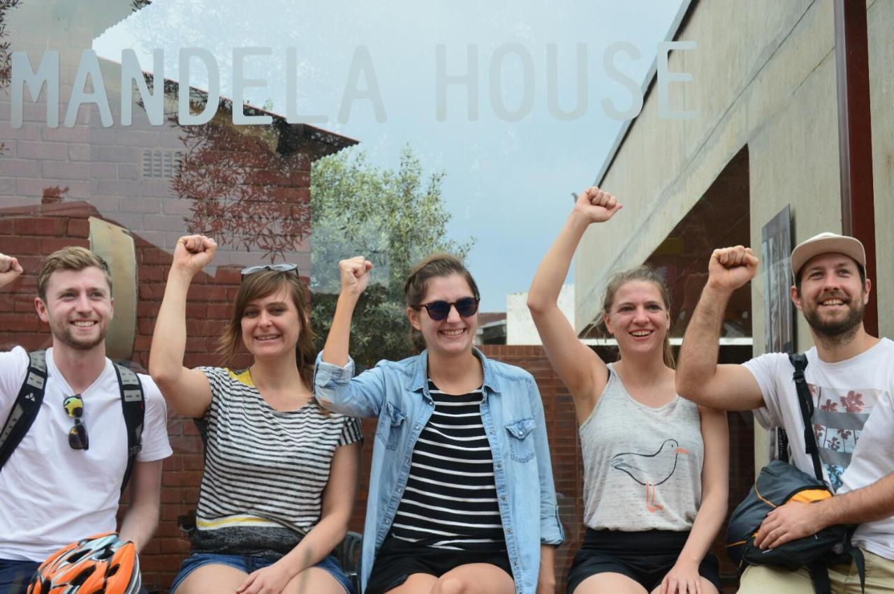 Lebo'S Soweto Backpackers Pansiyon Dış mekan fotoğraf