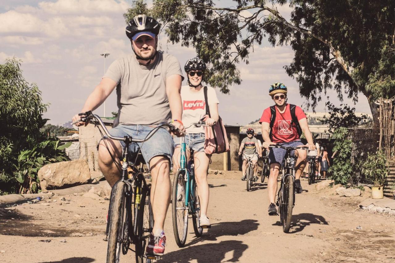 Lebo'S Soweto Backpackers Pansiyon Dış mekan fotoğraf
