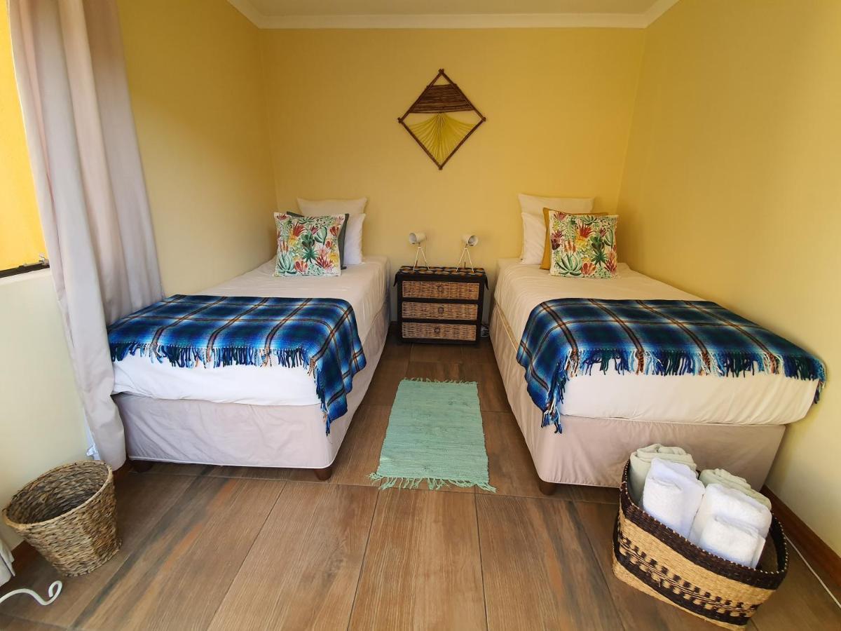 Lebo'S Soweto Backpackers Pansiyon Dış mekan fotoğraf