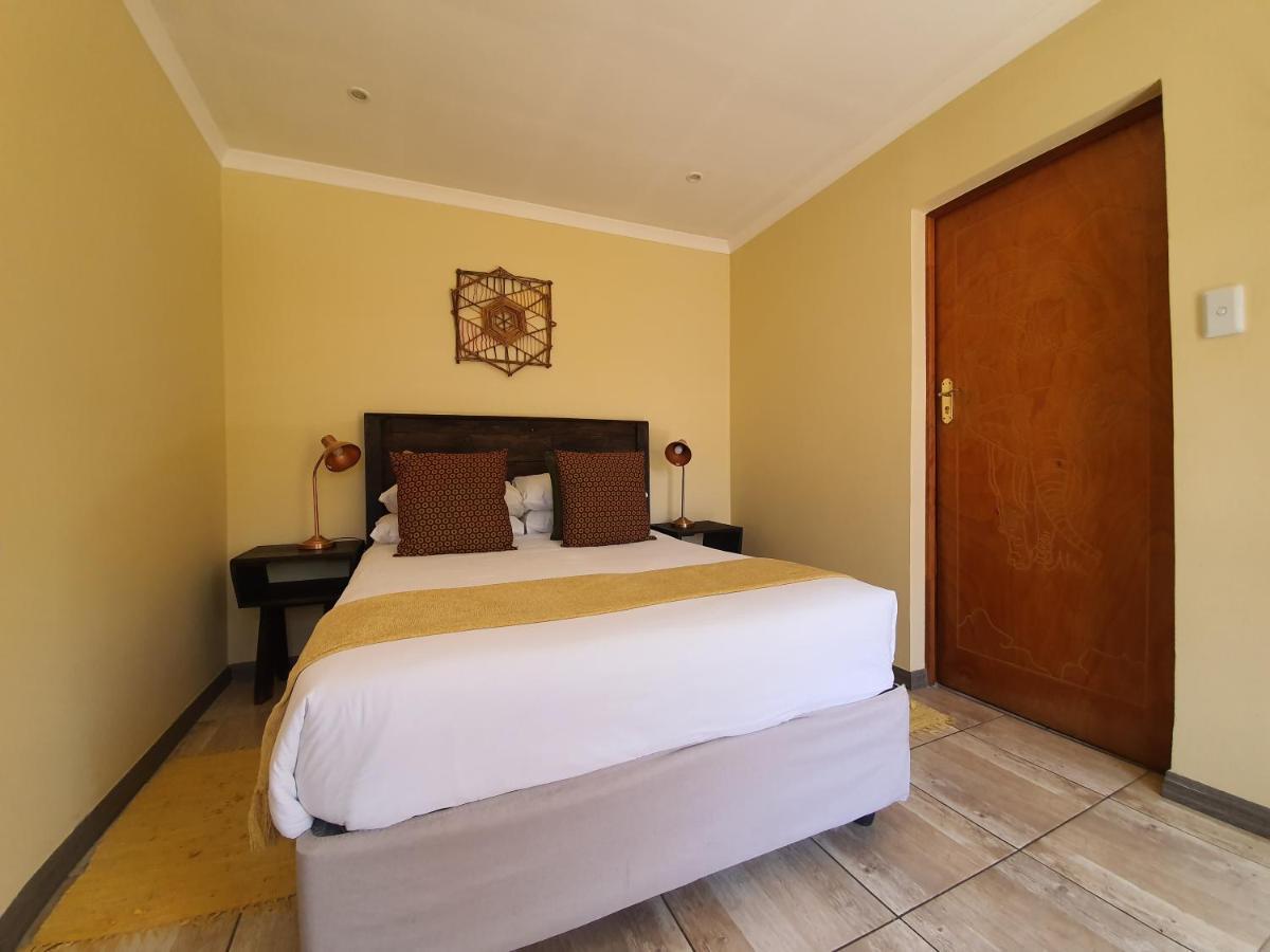 Lebo'S Soweto Backpackers Pansiyon Dış mekan fotoğraf