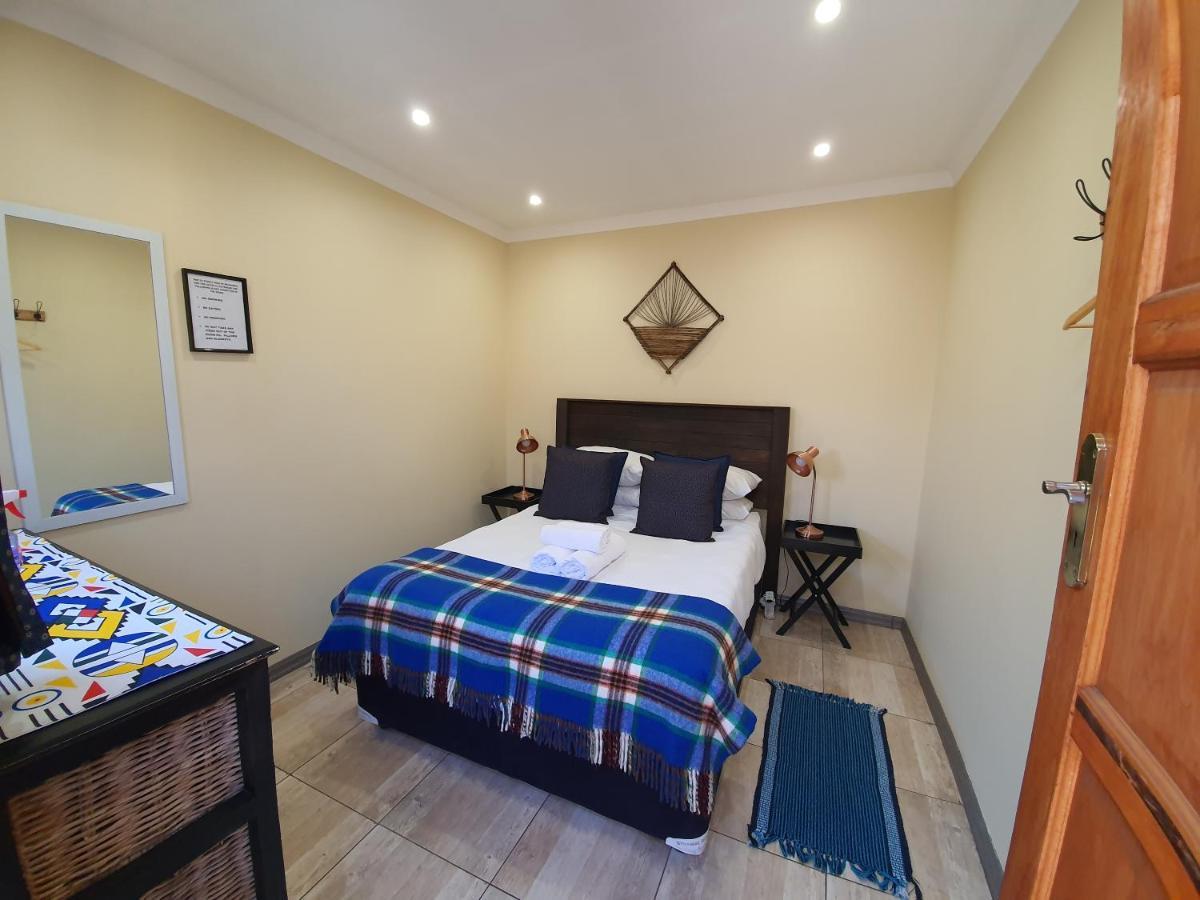 Lebo'S Soweto Backpackers Pansiyon Dış mekan fotoğraf