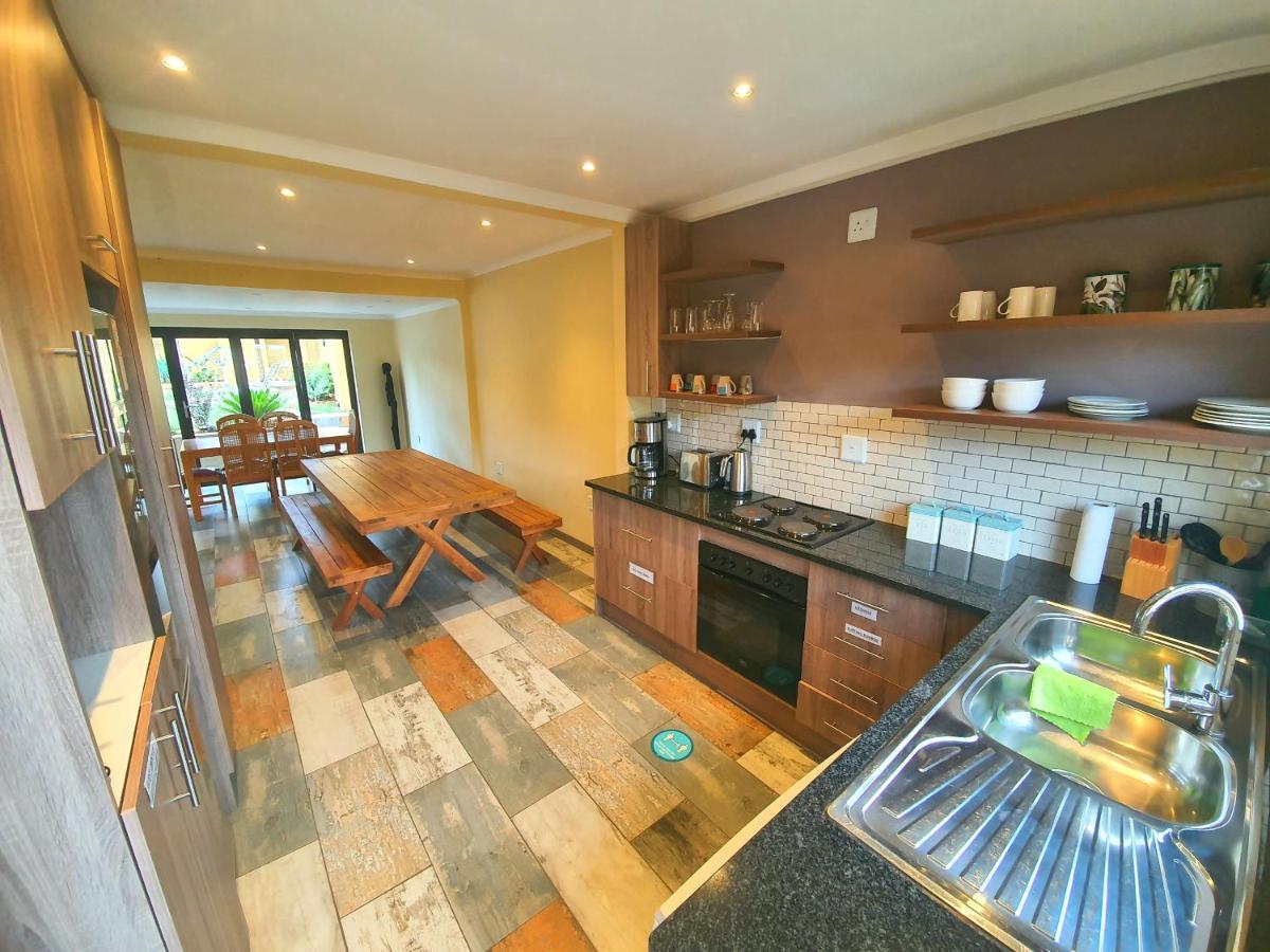 Lebo'S Soweto Backpackers Pansiyon Dış mekan fotoğraf