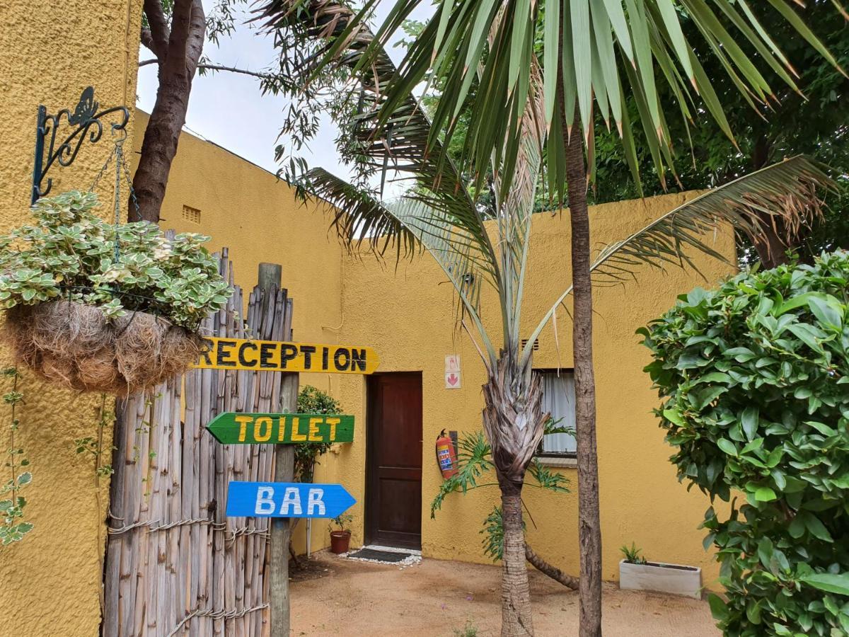 Lebo'S Soweto Backpackers Pansiyon Dış mekan fotoğraf