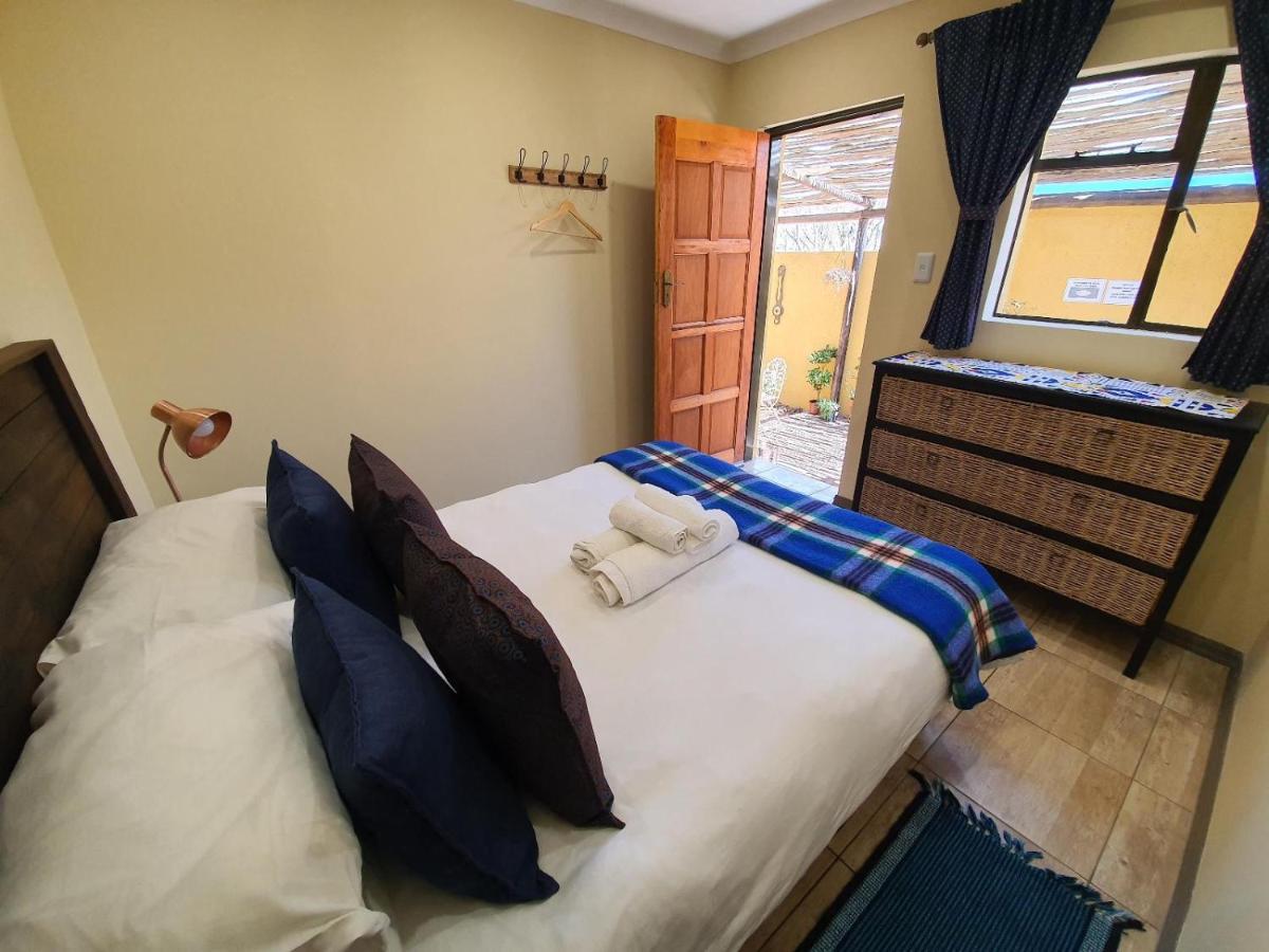 Lebo'S Soweto Backpackers Pansiyon Dış mekan fotoğraf